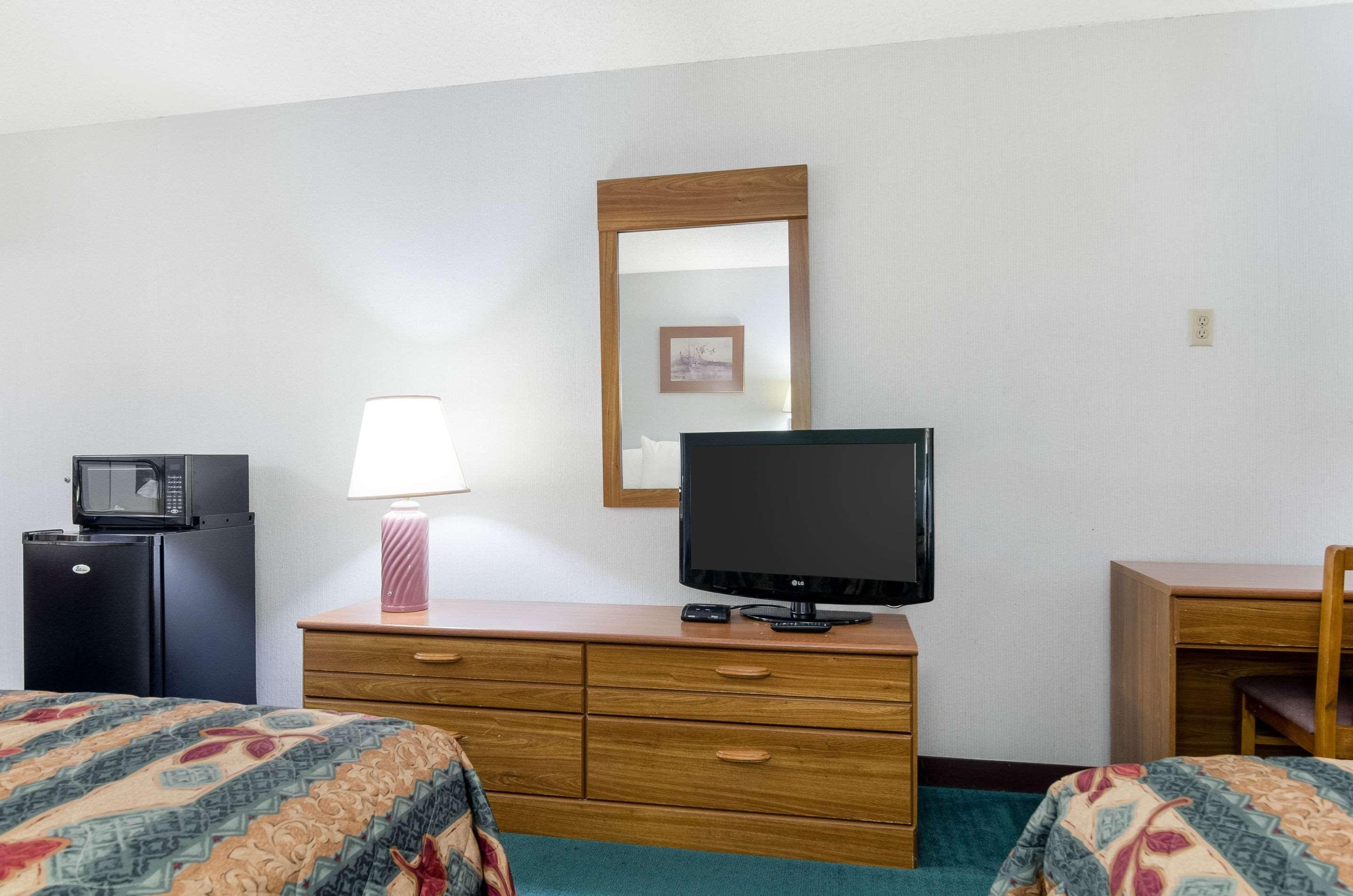 Econo Lodge Emporia Exteriör bild