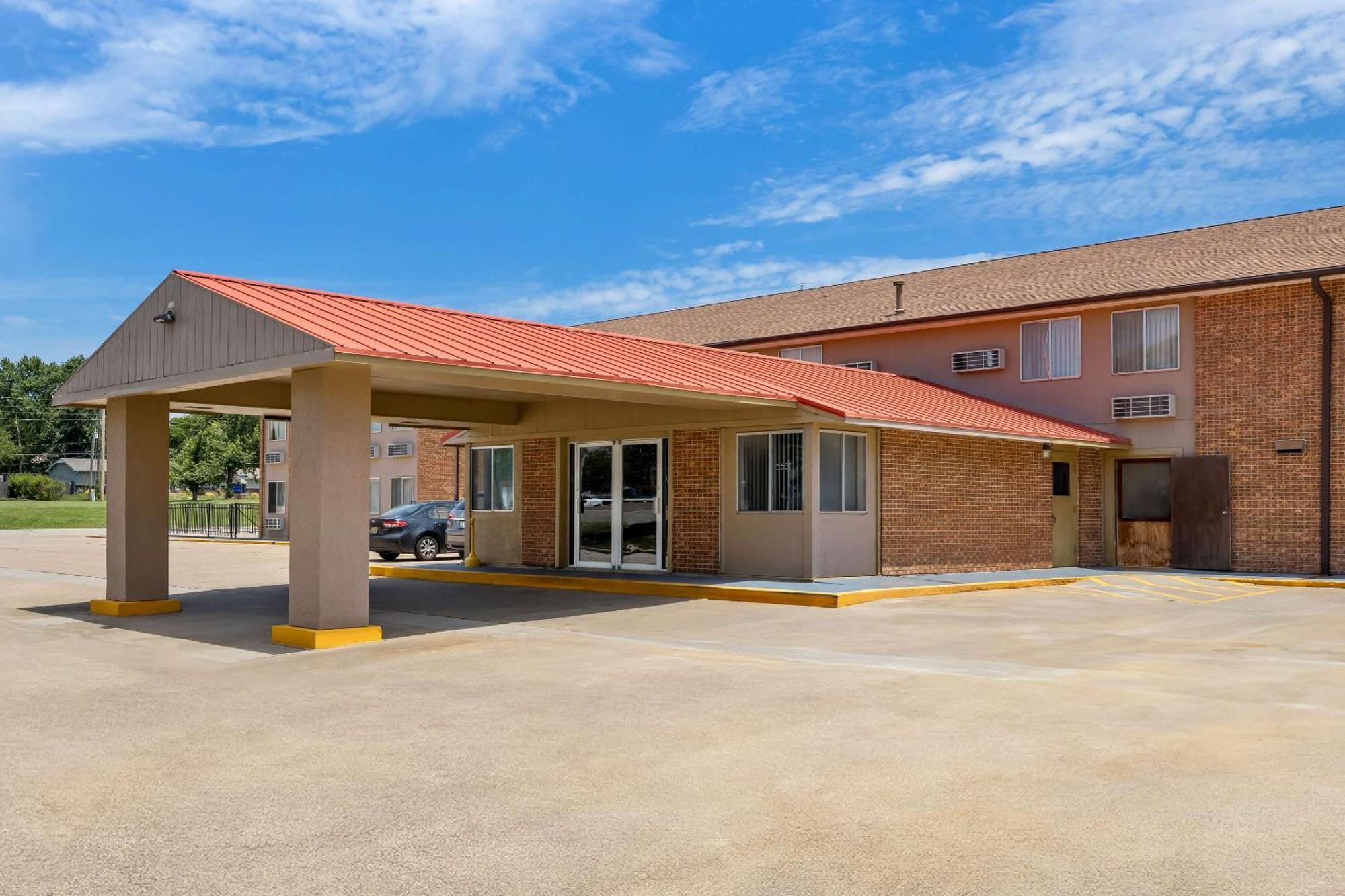 Econo Lodge Emporia Exteriör bild