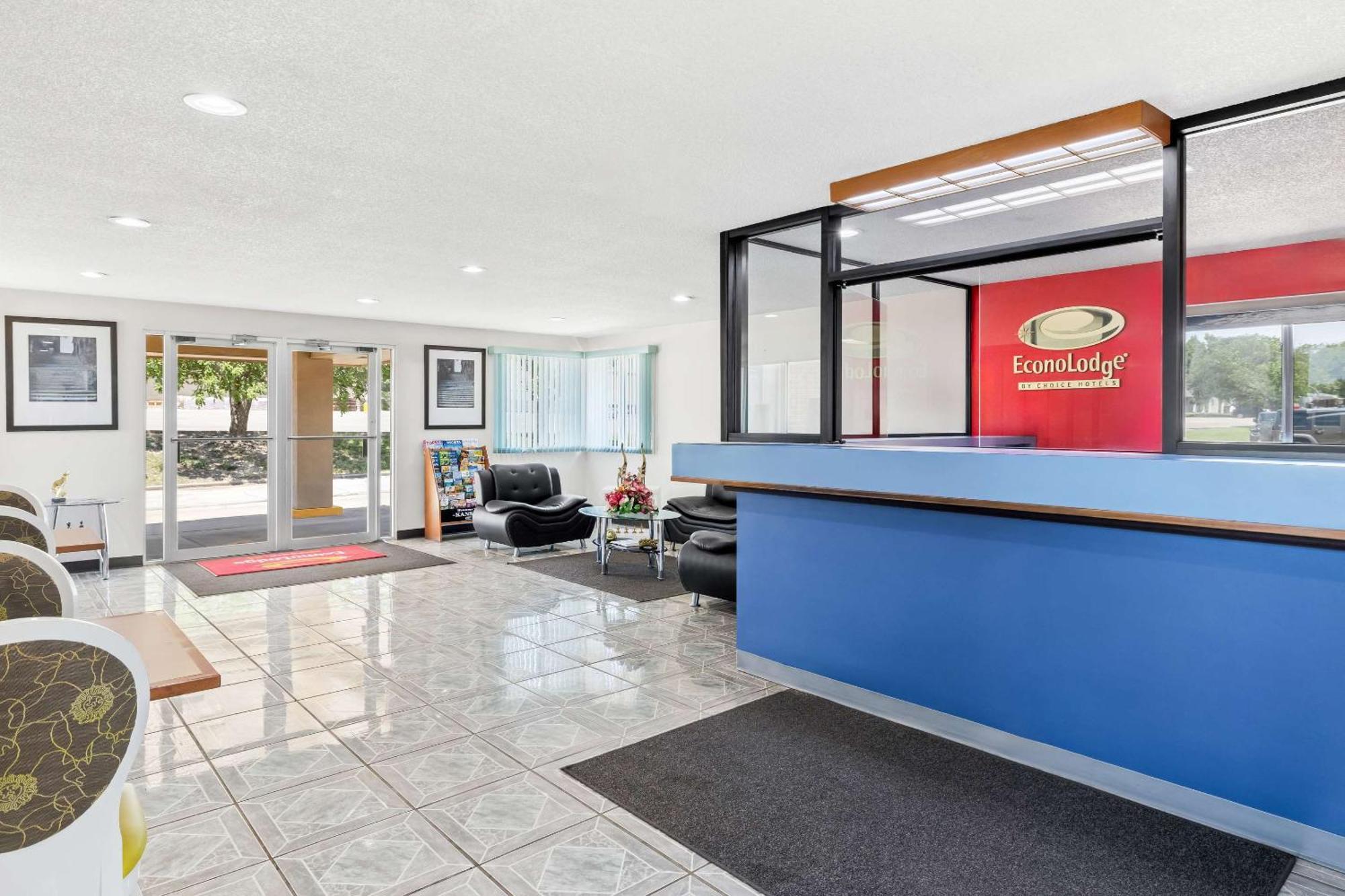 Econo Lodge Emporia Exteriör bild