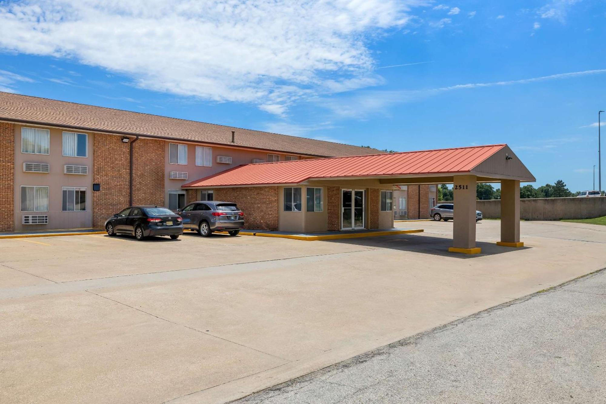 Econo Lodge Emporia Exteriör bild